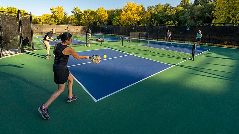 Chơi pickleball bị đau vai